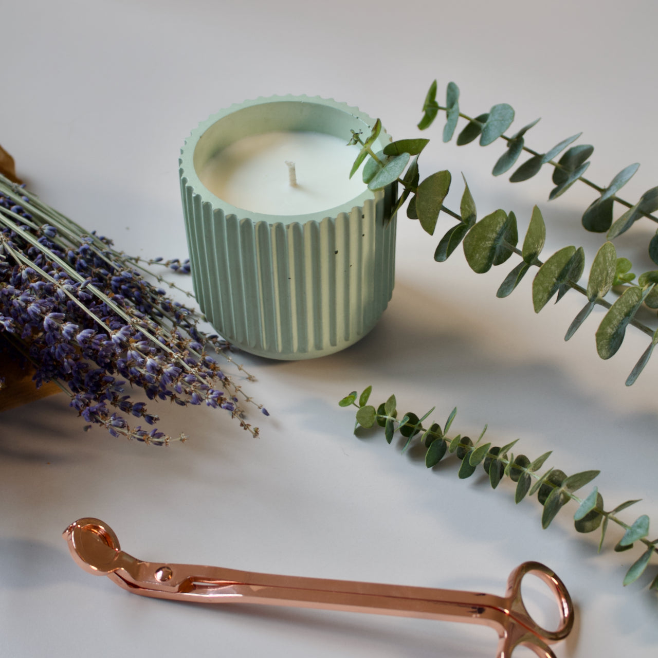 Dreamy Fields candle with lavender and eucalyptus leaves